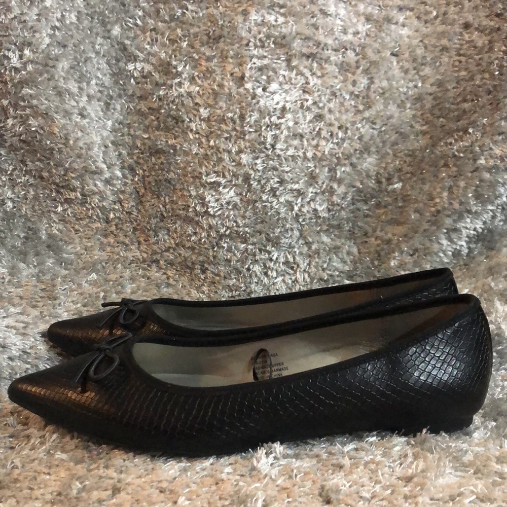 NWT- Worthington Black Snake Pointed Toe Flats - Picture 6 of 9